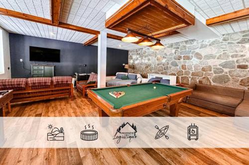 Saint Donat Casa | Chalet de l'Auberge: Lac avec Plage, SPA & Billard