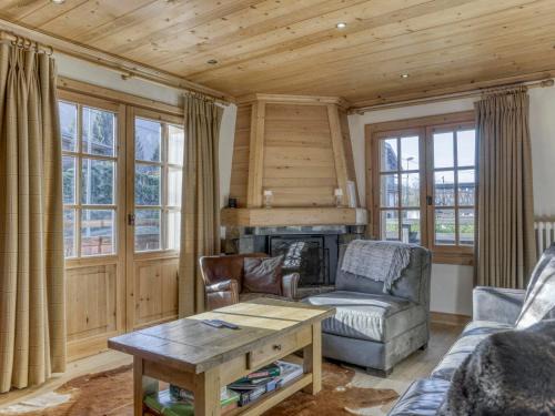 Megeve Chalet De Esquí | Chalet de Charme 4 Chambres, Balcons, Jardin, Proche Centre et Télécabine Megève - FR-1-453-12