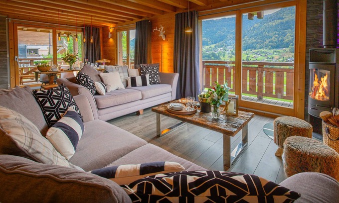 Saint-Jean-dʼAulps Chalet De Esquí | Chalet de Nantaux - Morzine family stay 8p with spa & sauna - OVO Network