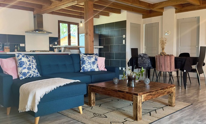 Turenne Chalet De Esquí | Chalet de Russac - 6 personnes - Jardin clôturé avec terrasse aménagée