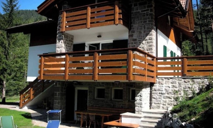 Tesero Chalet De Esquí | CHALET DOLOMITES BREATHTAKING VIEW FIEMME VALLEY three apartments