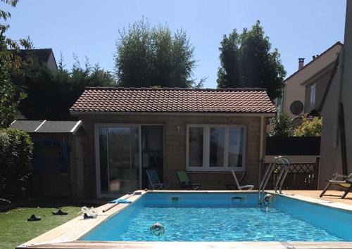 Montevrain Casa | CHALET DU LAC PISCINE à 5 MINUTES DE DISNEY TGV RER