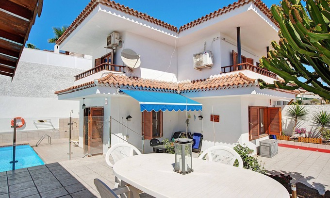 Arguineguin Chalet De Esquí | Chalet "El Dorado" con piscina, Wi-Fi, A/C, terraza y jardín