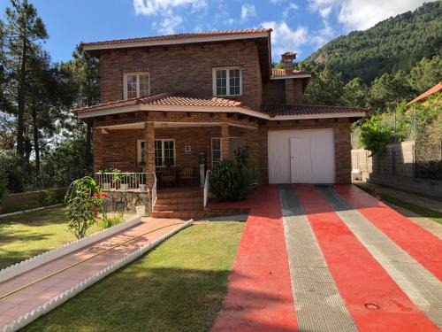 El Tiemblo Casa | CHALET EN EL CORAZÓN DE LA SIERRA DE GREDOS, PINAR DE LA ATALAYA-TIEMBLO