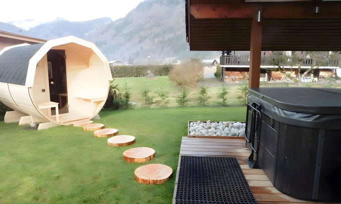 Samoens Chalet De Esquí | Chalet 'Familiale Avec bañera de hidromasaje' con vistas a la montaña, terraza privada y Wi-Fi