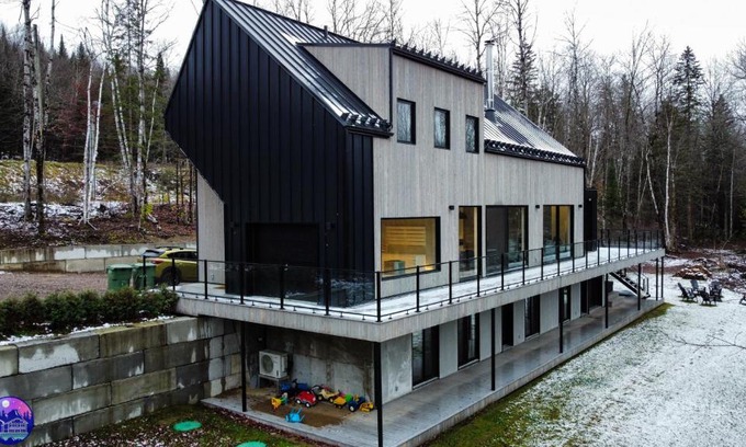 Mauricie Apartamento | Chalet Flodhaus- Bord Rivière St-Maurice (navigable)/SPA/SAUNA - Chalets Galaxia