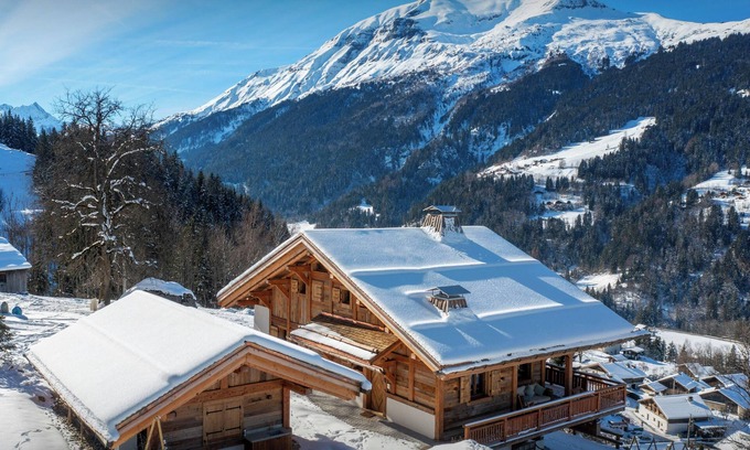 Saint-Gervais-les-Bains Chalet De Esquí | Chalet Beau Caillou stay for 14 (11 adults) with spa & pool - OVO Network