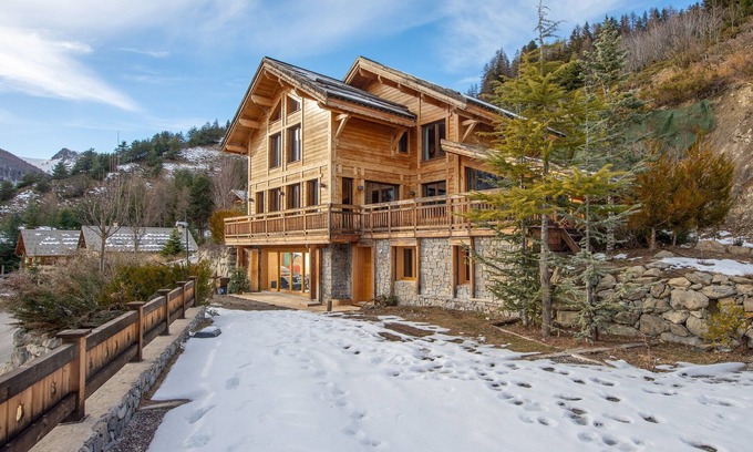 Saint-Etienne-de-Tinee Casa | Chalet Gemme - Magnifique chalet, piscine & sauna