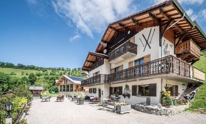 Bernex Chalet De Esquí | Chalet "Gîtes Le Titlis" con vistas a la montaña, piscina privada y Wi-Fi