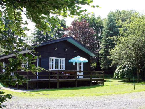 Sourbrodt Chalet De Esquí | Chalet in Forested Sourbrodt