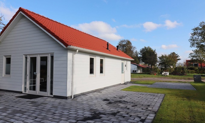 Sint Nicolaasga Casa | Chalet in Friesland with terrace
