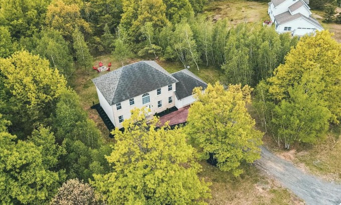 Tunkhannock Township Casa | Chalet in Pocono for Family Reunions & Parties (109)