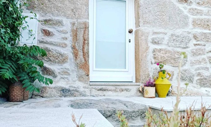 Alijo Cabaña | Chalet in the Douro. Animals accepted In the Douro and Tua valley natural park