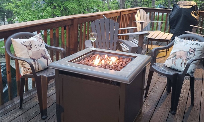 Lake Ariel Chalet De Esquí | Chalet in the Poconos, perfect for a family of 6 or retreat for 3 couples.
