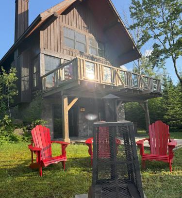 Lac Superieur Village Chalet De Esquí | Chalet Inukshuk Luxury Log Cabin with Spa Lake View and Club Access near Mont Tremblant