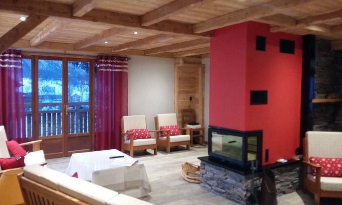 Puy-Saint-Vincent Chalet De Esquí | chalet L'Aigliere, 11 habitaciones cada una equipada con su baño y aseo,