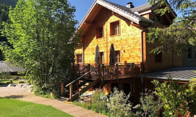 Saint-Jean-dʼAulps Chalet De Esquí | Chalet L'Ecuela, The Old School, Luxury Chalet Rental, near Morzine France