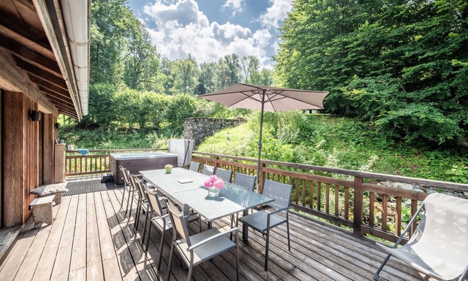 Samoens Chalet De Esquí | Chalet 'La Glière De L'Etelley' con vistas a la montaña, terraza privada y Wi-Fi