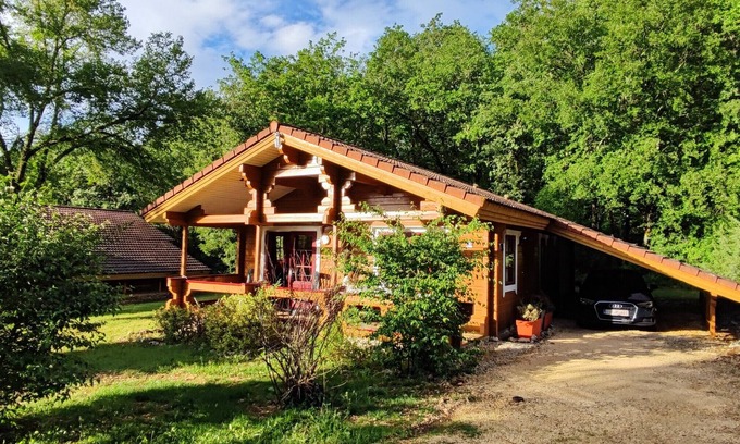 Mauroux Chalet De Esquí | Chalet 'Le Roy' con piscina compartida, terraza privada y Wi-Fi