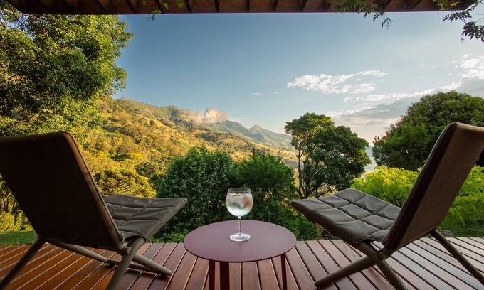 Sao Bento do Sapucai Chalet De Esquí | Chalet Leopoldo - Nas Nuvens (view of Pedra do Báu and valley)