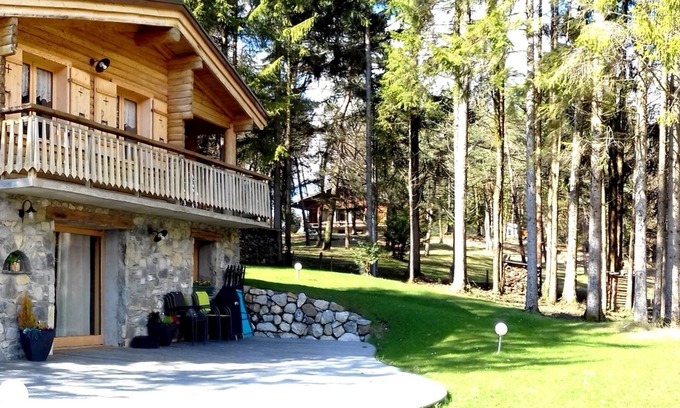 Bluffy Chalet De Esquí | CHALET LES CLARINES between lake and mountains