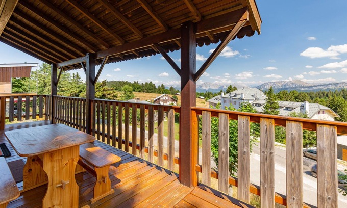 Pugny-Chatenod Chalet De Esquí | Chalet 'Les Etoiles' con vistas a la montaña y terrazas