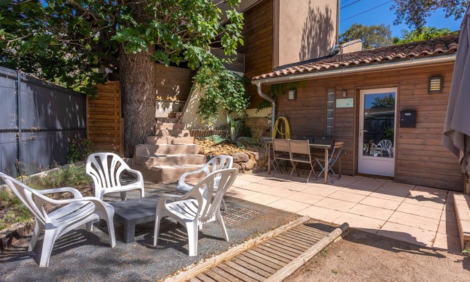 Saint-Raphael Cabina | Chalet 'Les Messugues' with Private Terrace, Wi-Fi and Air Conditioning