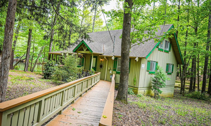 Pine Mountain Chalet De Esquí | Chalet located right across from our putt-putt course and offers a amazing view.