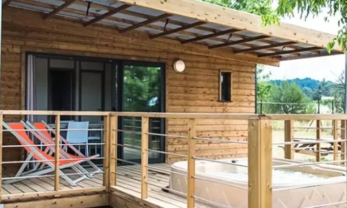 Lourmarin Chalet De Esquí | Chalet Luberon - 35m2 - 2 Schlafzimmer + Jacuzzi (4 Erwachsene & 1 Kind max 12 Jahre) 4 bis 5 Personen - 4 Pers. im Preis enthalten