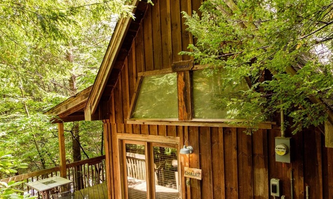 Slade Cabina | Chalet: Luxury Suite with Exclusive Hot Tub near Natural Bridge