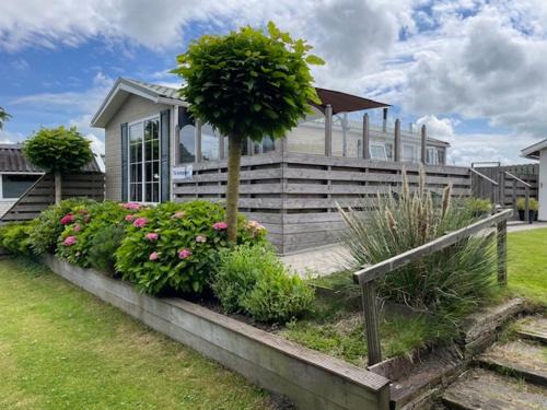 Makkum Otro | Chalet Makkum C99B met prive gelegen tuin aan het water
