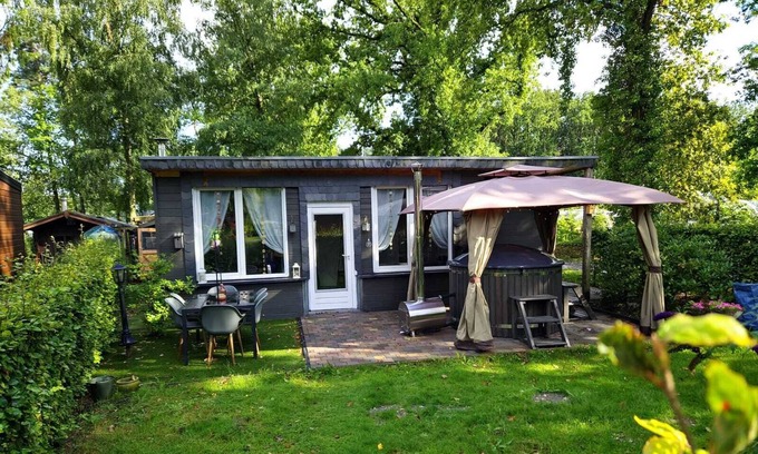 Lanaken Cabina | Chalet met hottub op jocomo park