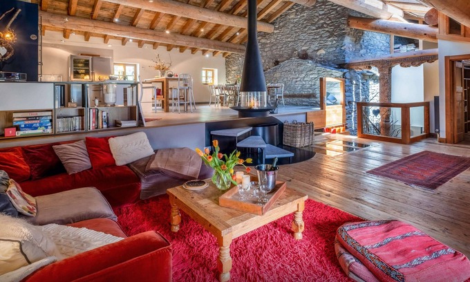 Saint-Andre Chalet De Esquí | Chalet Nevala - Unique converted barn for 11 indoor pool - OVO Network