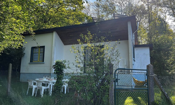 Moutiers-en-Puisaye Chalet De Esquí | CHALET on the edge of the Moutiers lake, peaceful greenery, sleeps 4