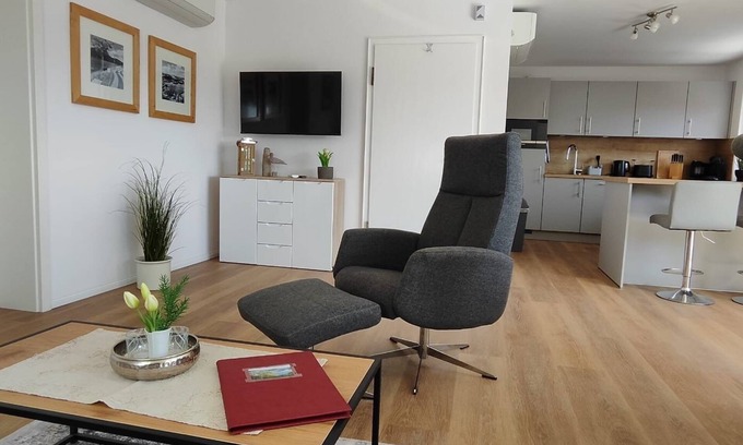 Diemelsee Casa | Chalet on the Diemelsee with lake view, sun terrace and much more. Pet friendly