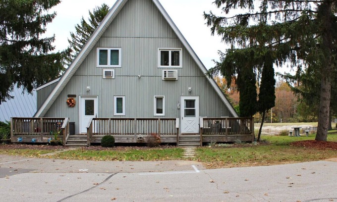 Stevensville Casa | Chalet on the Lake 98 w/ Beach Access, Pools, Sport Courts, Fishing Pond & more!