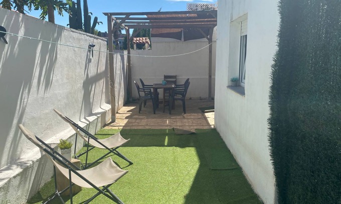 Vinaros Chalet De Esquí | CHALET para 8-10 personas, jardín, parking, junto a la playa, aire acondicionado