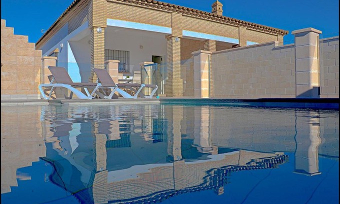 Campano Chalet De Esquí | Chalet Peñuelas con piscina