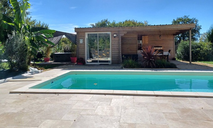 Soulaures Chalet De Esquí | Chalet room with swimming pool, spa and summer kitchen in Monpazier in Périgord