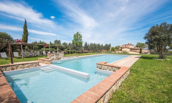 Trequanda Chalet De Esquí | Chalet "Rosmarino" with Pool, Private Terrace & Wi-Fi