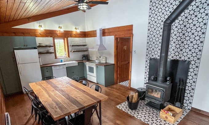 Entrelacs Chalet De Esquí | Chalet Shtom - Waterfront Serenity