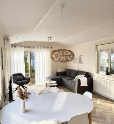 Groot Valkenisse Chalet De Esquí | Chalet Sirun Strandcamping Valkenisse, Biggekerke