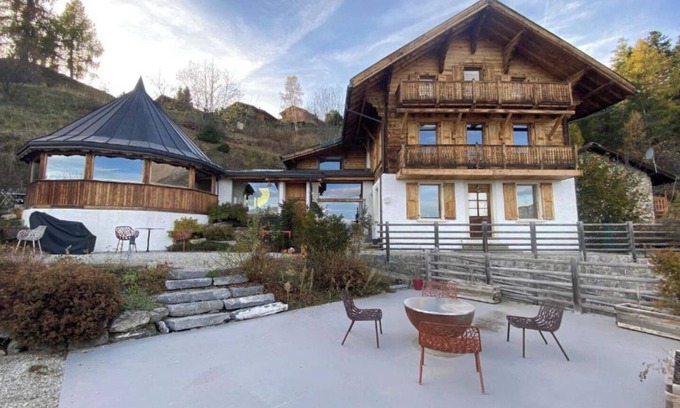 Chamoson Casa | Chalet sleeps 12 - exceptional view - close to the slopes and thermal baths