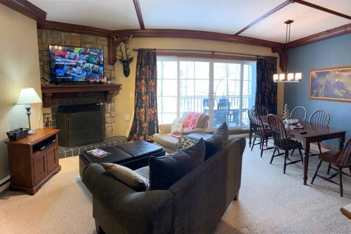 Mont-Tremblant Apartamento | Chalet-Style Condo - 5 minutes to Lifts and village!