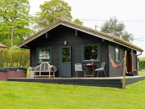 Brazzacott Chalet De Esquí | Chalet Sycamore Hot Tub Lodge by Interhome