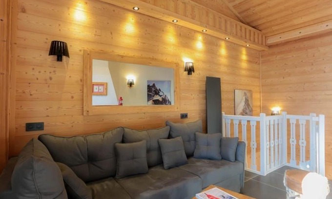 Val-Thorens Chalet De Esquí | Chalet Triplex 75m² Val Thorens - 2 Chambres, 1 Cabine, Cheminée, WiFi, Proche Pistes et Commerces - FR-1-637-11