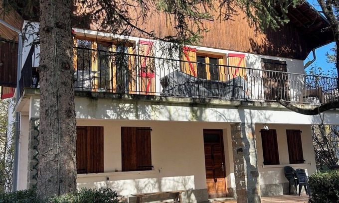 Colmars Chalet De Esquí | Chalet Tuilerie sleeps 16 - 15 minutes ski station - great year round retreat