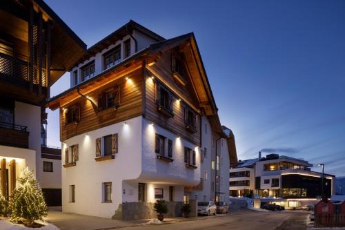 Valdaora di Sopra Chalet De Esquí | Chalet Tyrolian Apartments - by Familiaris