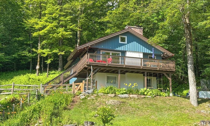 Waitsfield Casa | Chalet Valhalla with Hot Tub right next to Sugarbush Resort
