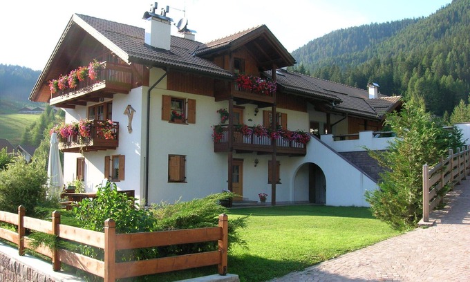 Stava Apartamento | Chalet Villa Rita - Apartamento en planta baja con jardín privado y terraza.